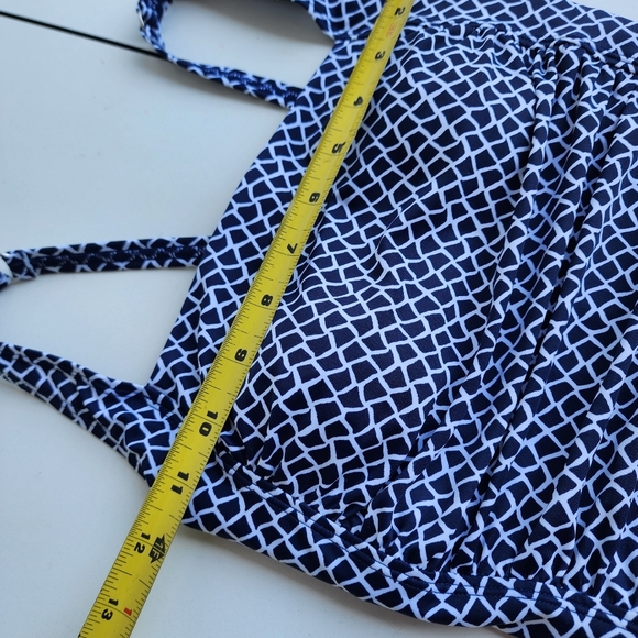 L.L. Bean Women’s Navy Blue White Geo Print Swimsuit Square Neck UPF 50+ Sz 4 - Picture 8 of 12